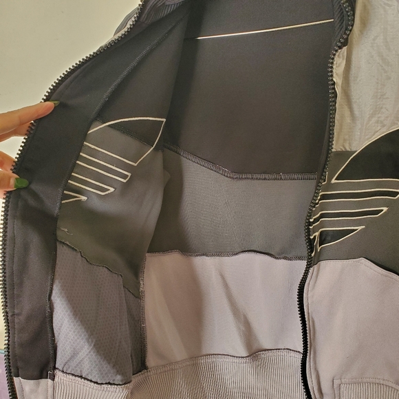 Women's Adidas track jacket - Picture 6 of 6